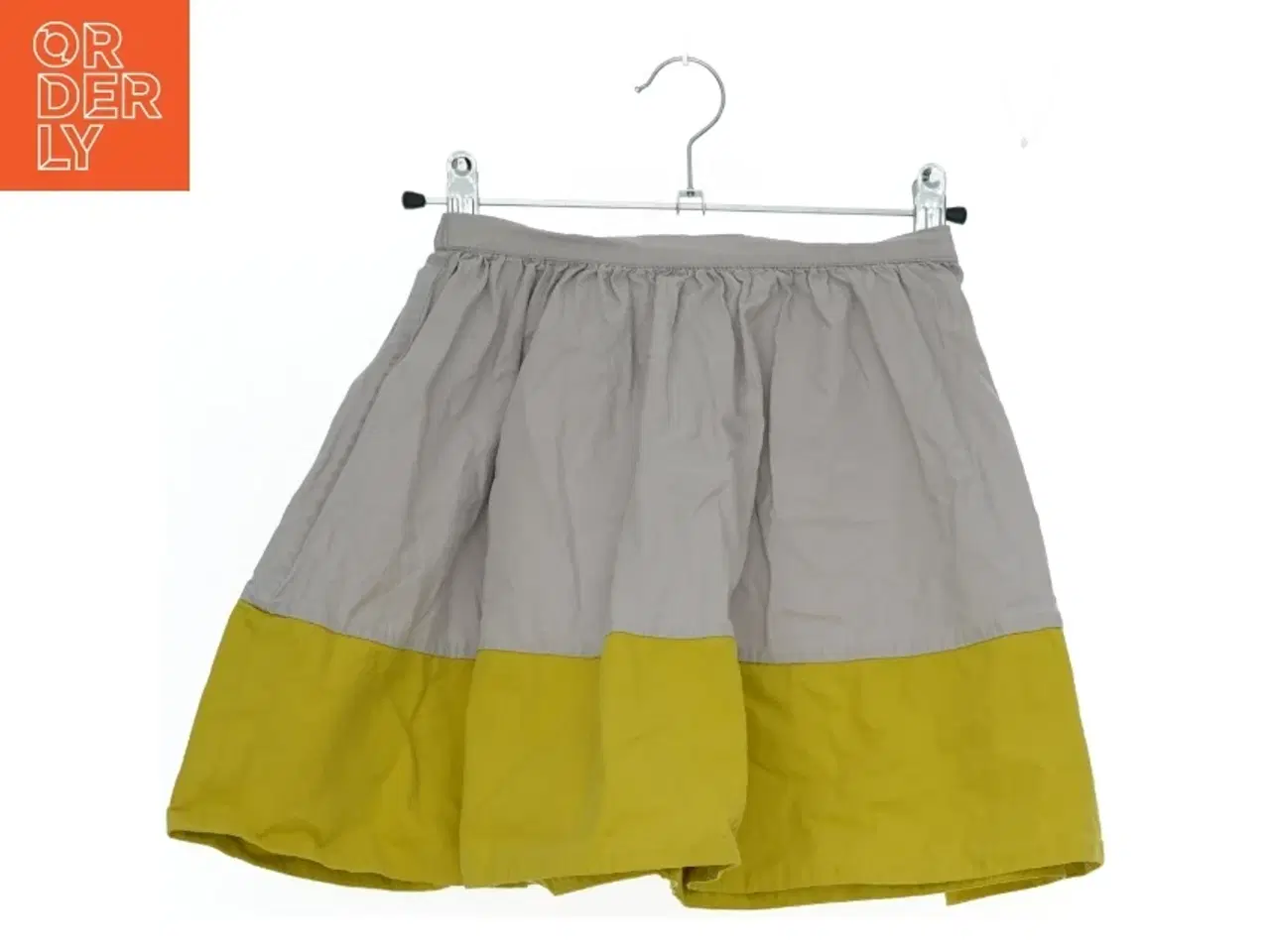 Billede 1 - Børnenederdel med elastik fra Norlie (str. 134)