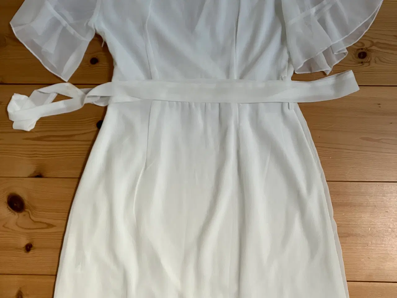 Billede 2 - Enkel råhvid kjole