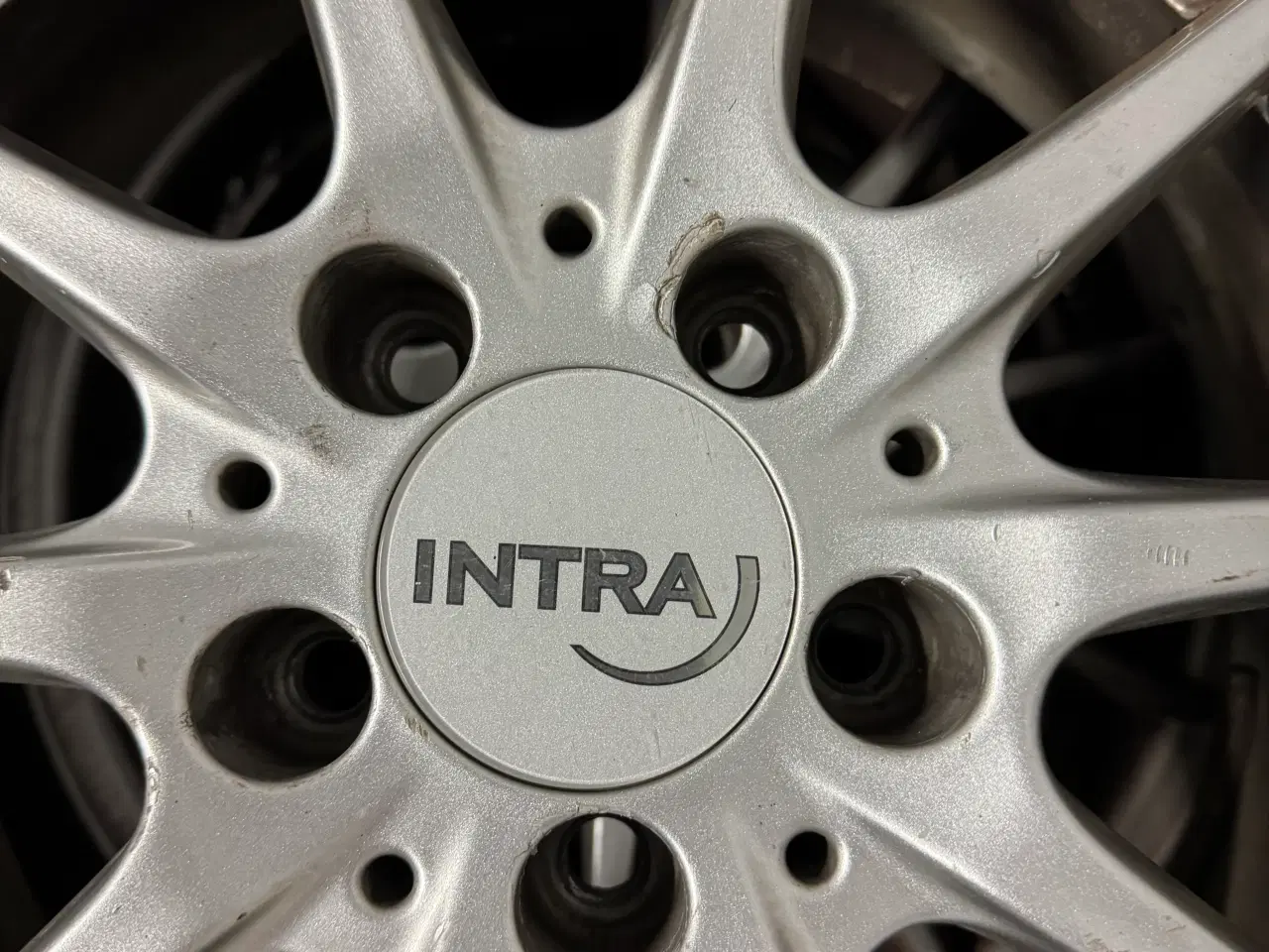 Billede 2 - 4x vinterhjul: INTRA alufælge med 4x vinterdæk 205