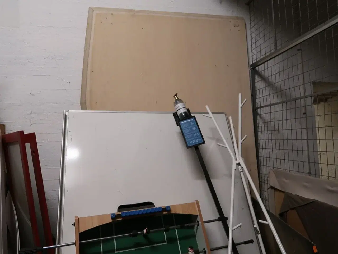 Billede 6 - Div. Stole, bordfodboldbord, fjernsyn, whiteboard m.m.