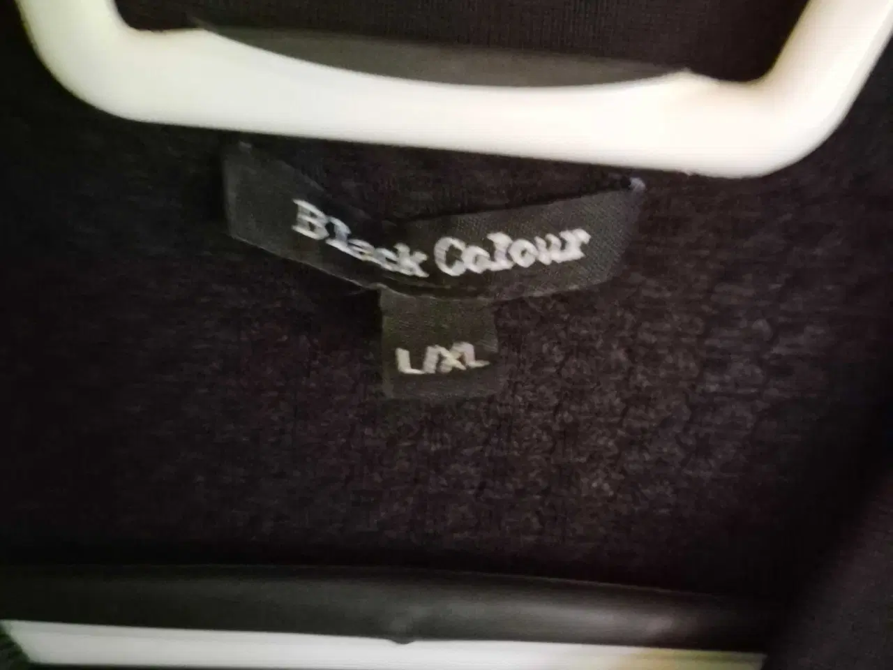 Billede 4 - Pæn sort bluse