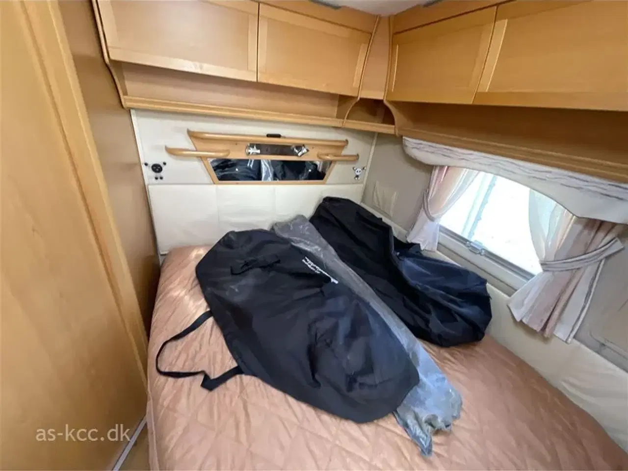 Billede 13 - 2008 - Kabe Royal 560 XL KS   Kabe Royal 560 XL KS 4 sovepladser, 6 siddepladser, Mover, Solceller, Vintertelt, Isabella Sun Shine 2,5 solsejl. SÆLGES FOR KUNDE