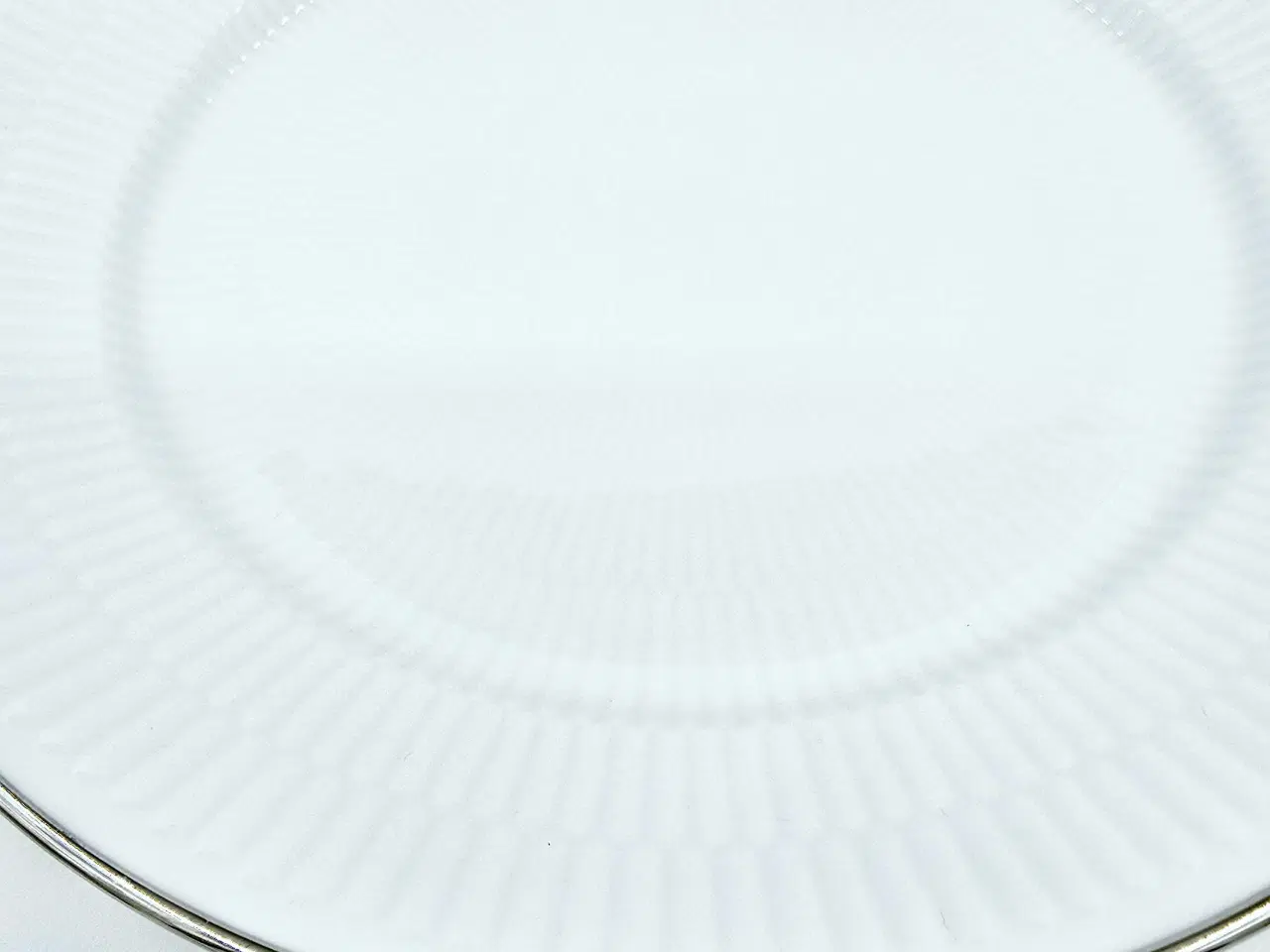 Billede 7 - Hvid Riflet Platin Middagstallerken Porcelæn 