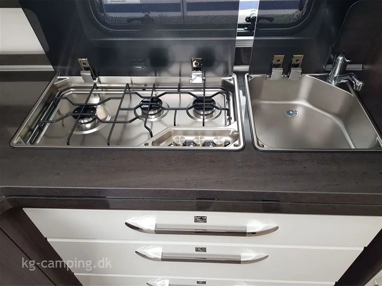 Billede 13 - 2024 - Hobby Prestige 620 CL   2024 model med enkeltsenge, stor rundsiddegruppe og vinkelkøkken. Kan opvejes til 2.200 kg !!!