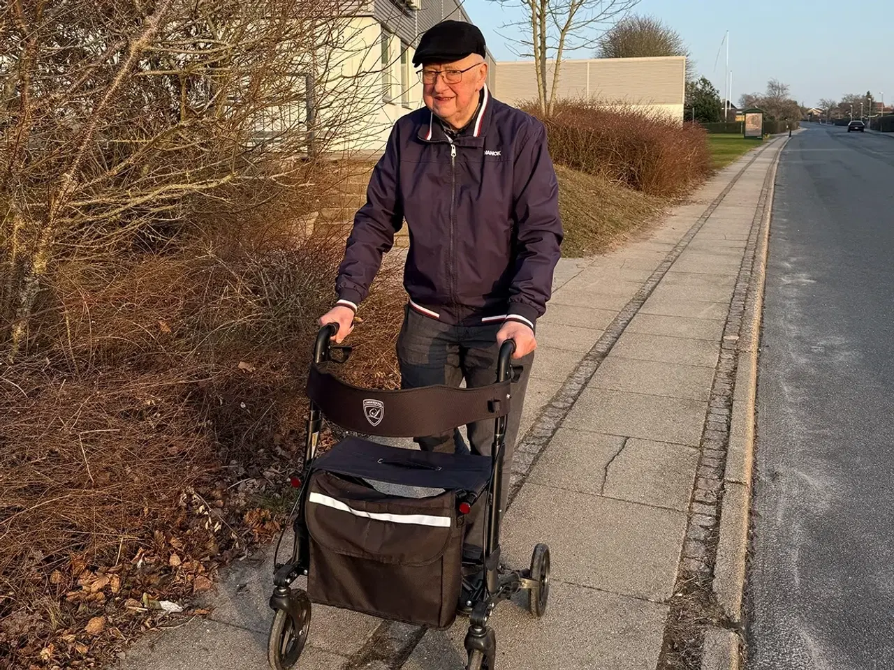 Billede 2 - Lindebjerg Rollator HF 150 - Metal rød