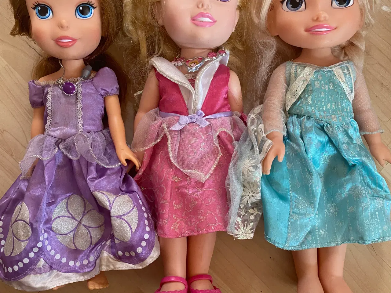 Billede 1 - Disney dukker sælges 
