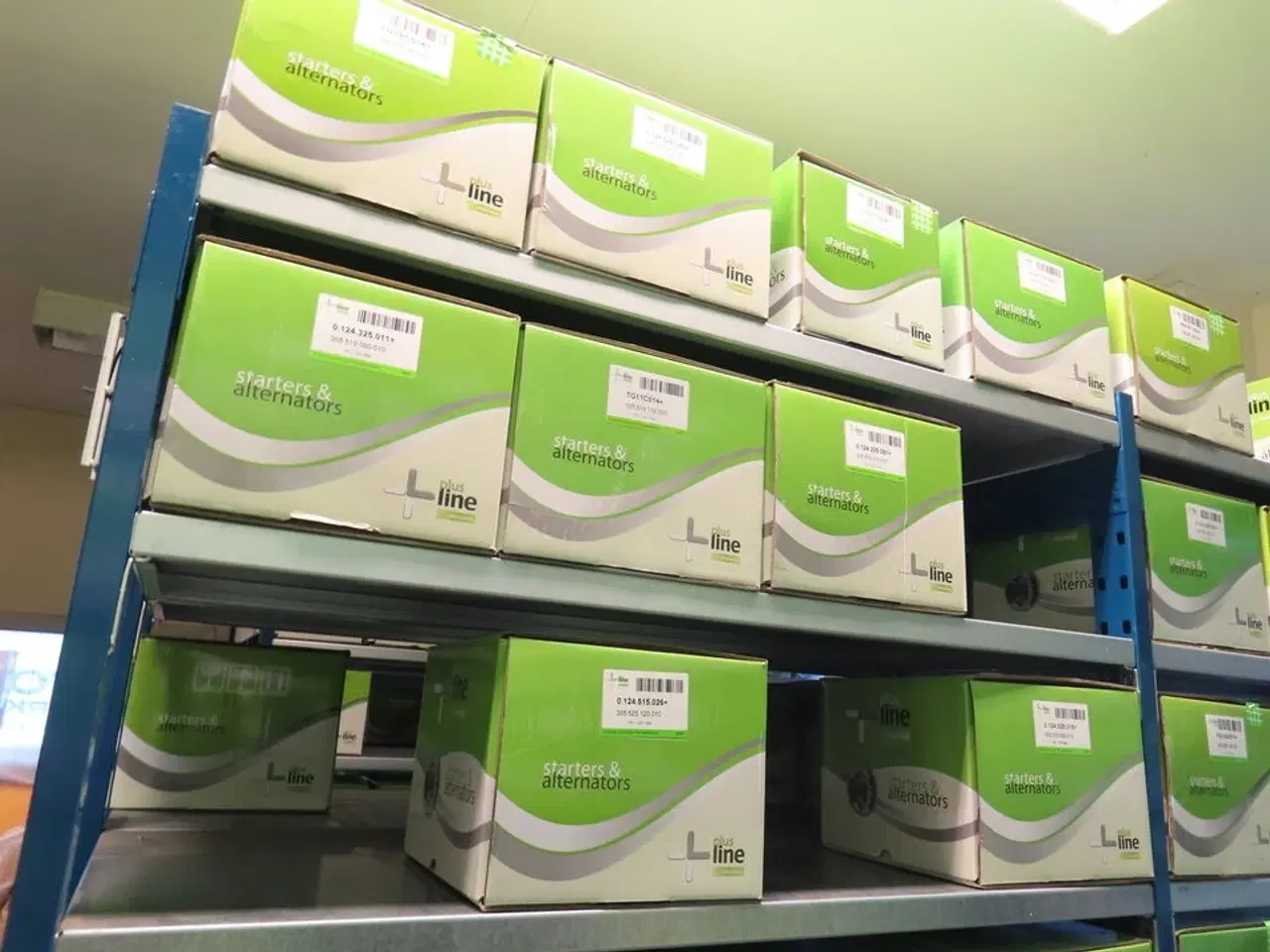 Billede 27 - 16 fag med startere og generatorer