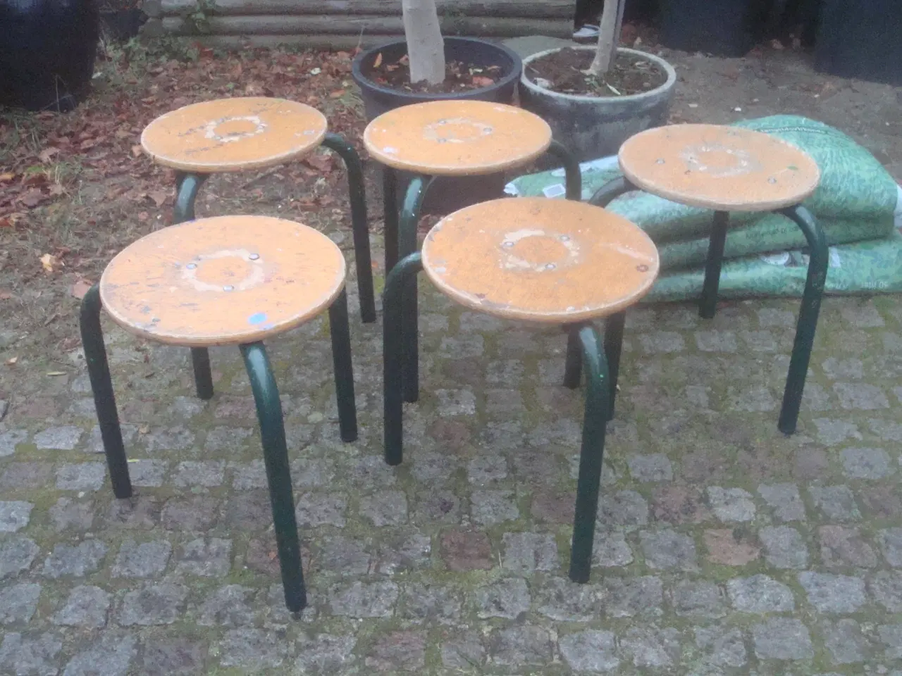 Billede 2 - TABURETTER RETRO, KRAFTIGE HØJDE CA 45 cm,