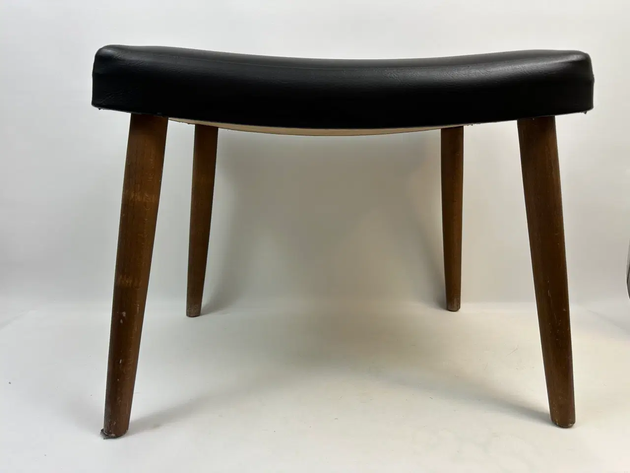 Billede 2 - Retro skammel i teak og sort nappa