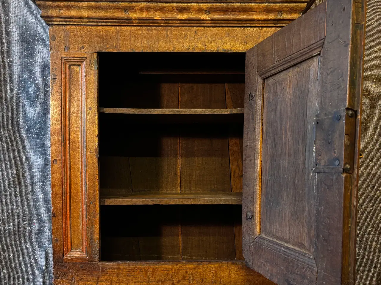 Billede 2 - Tobaksskab fra 1700 tallet