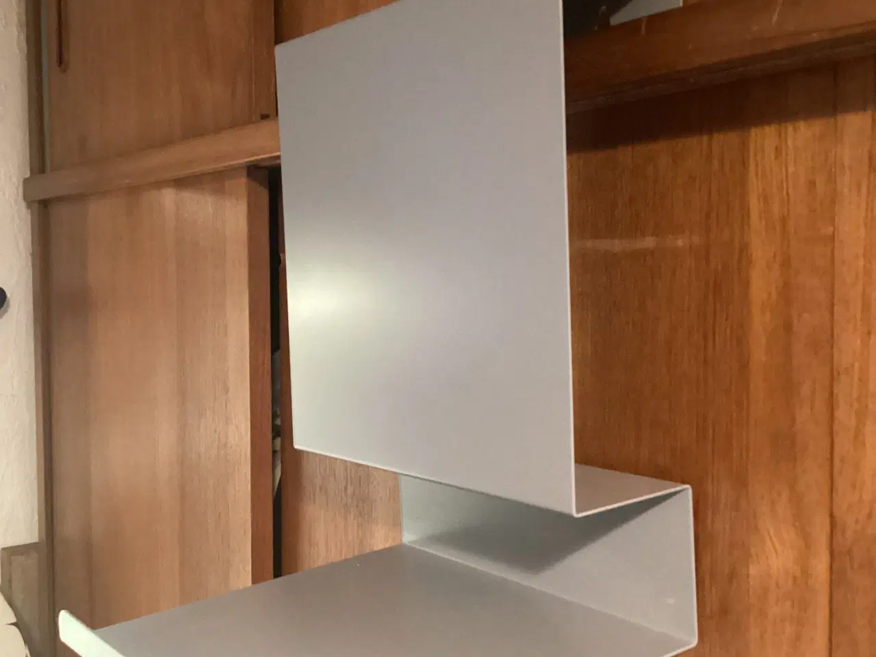 Billede 1 - Grå metalhylde Anne Linde