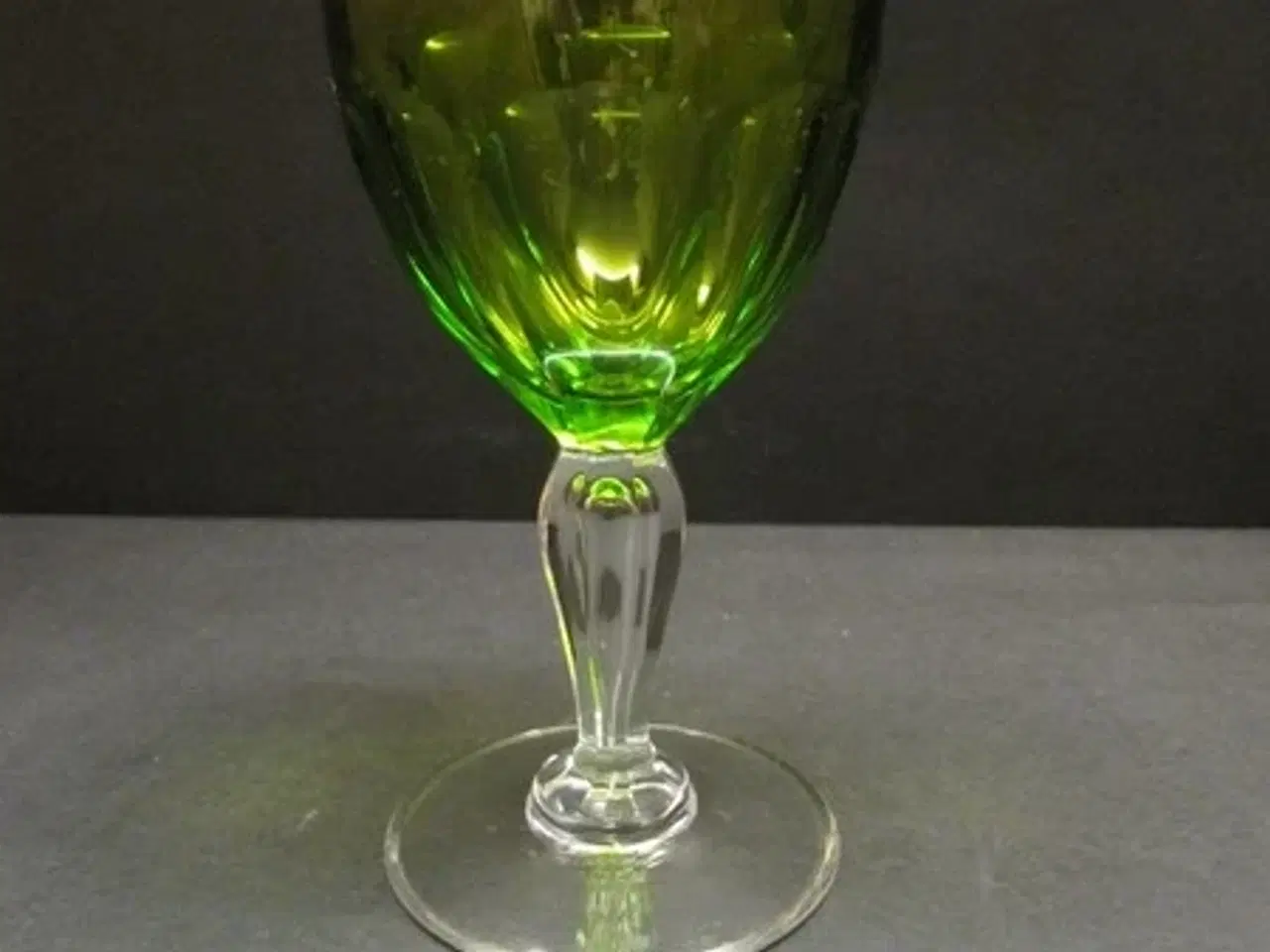 Billede 1 - Poul Hvidvinsglas.Grøn Kumme - H:135 mm.