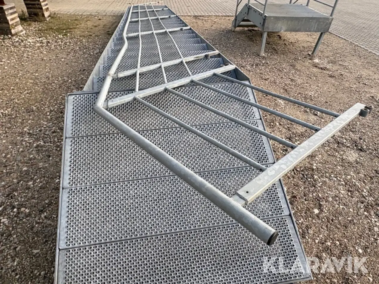 Billede 8 - Trappe og repos med gelænder