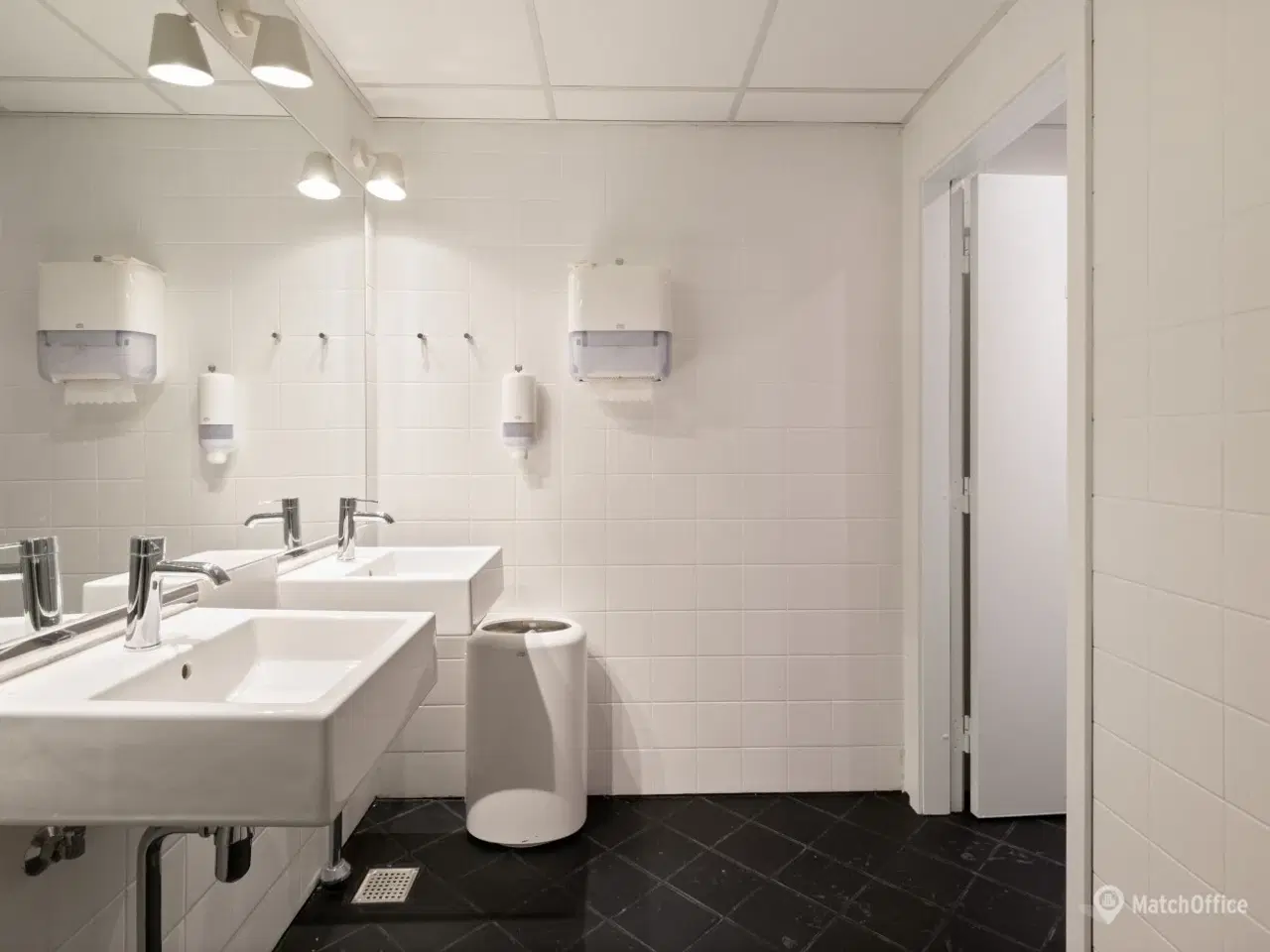 Billede 7 - Lyst og indbydende kontorlokale