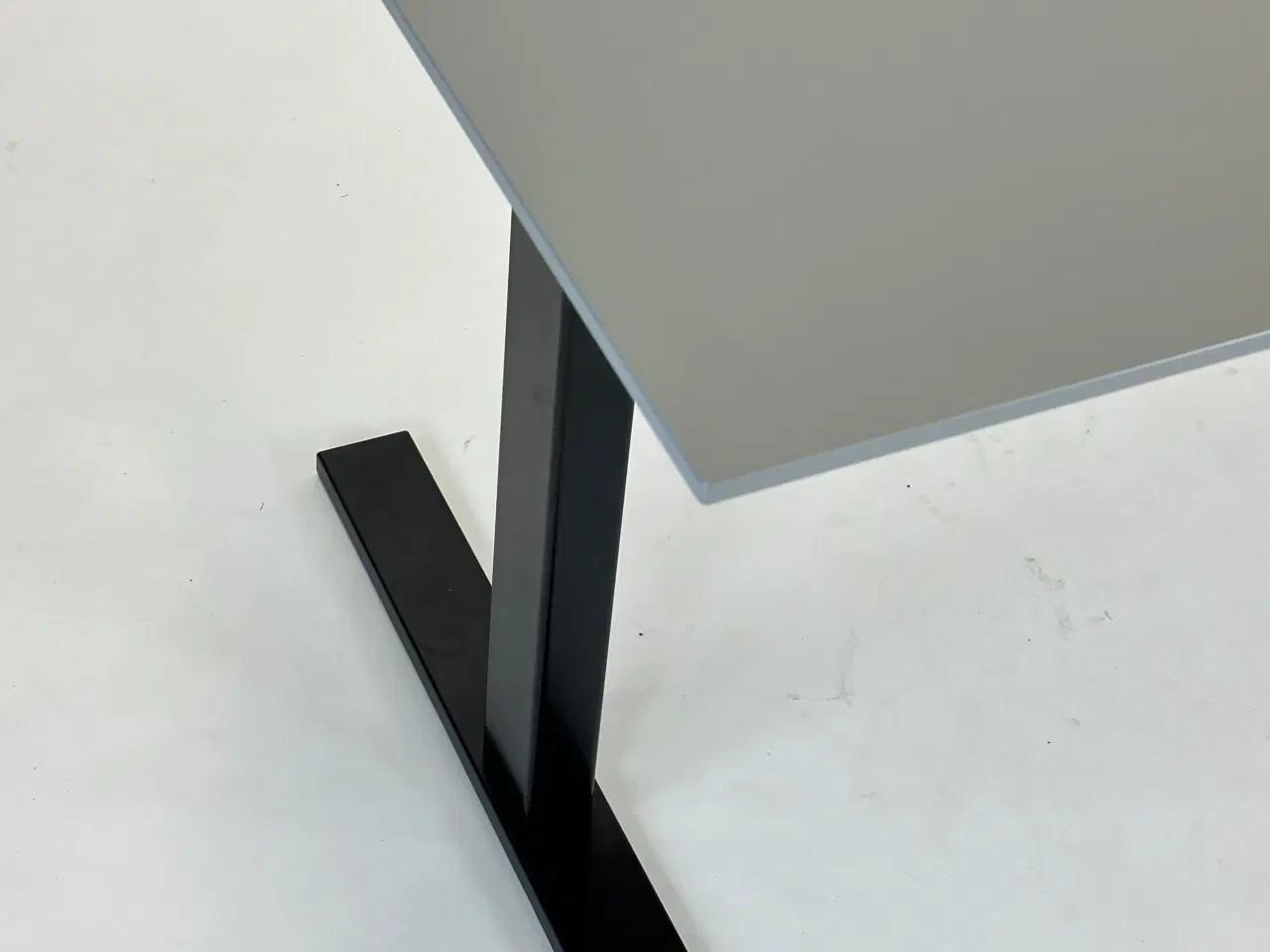 Billede 3 - Mødebord med Manuel Hæve-/sænkefunktion