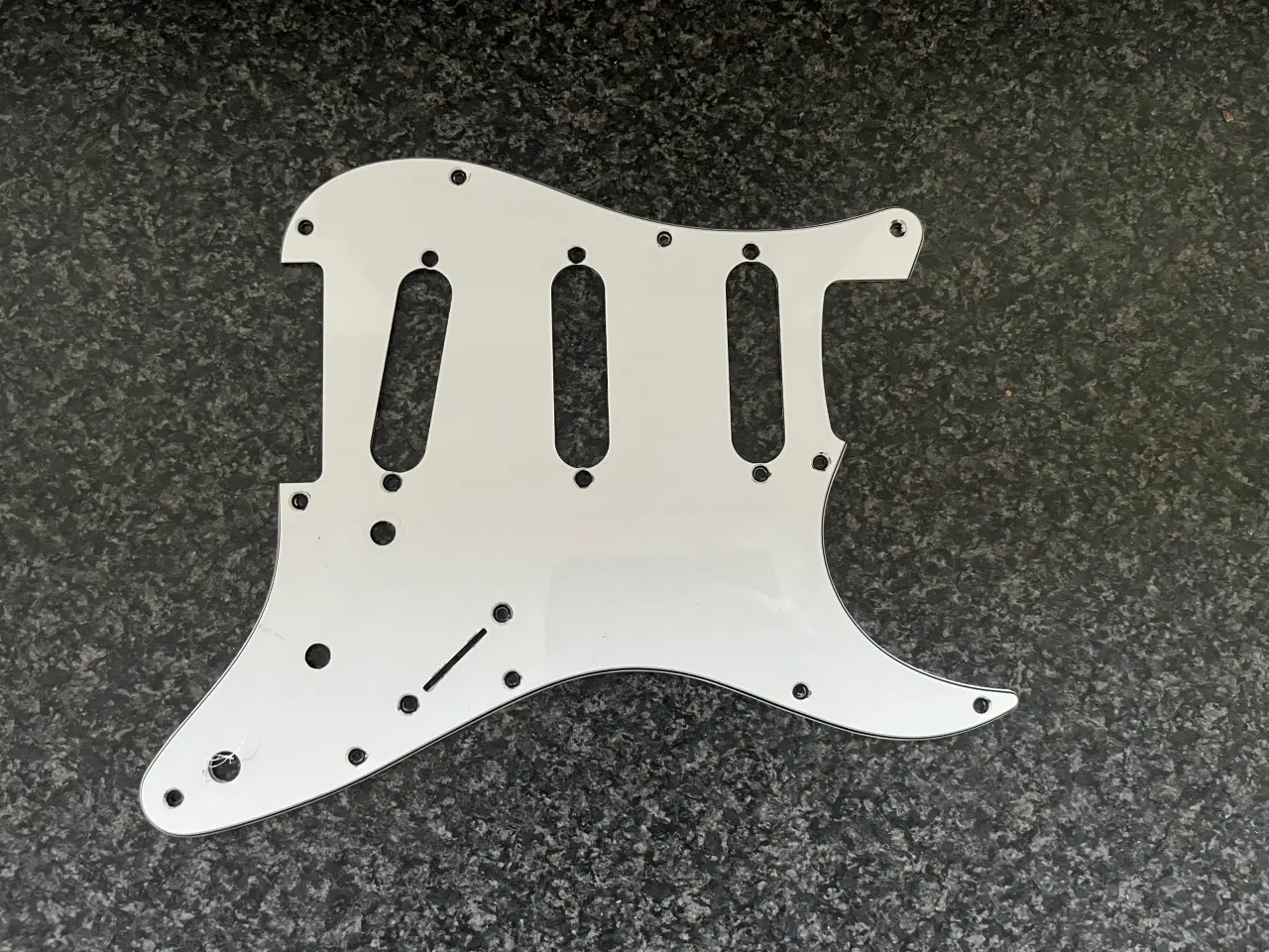 Billede 2 - 2 stk slagplader til Stratocaster 