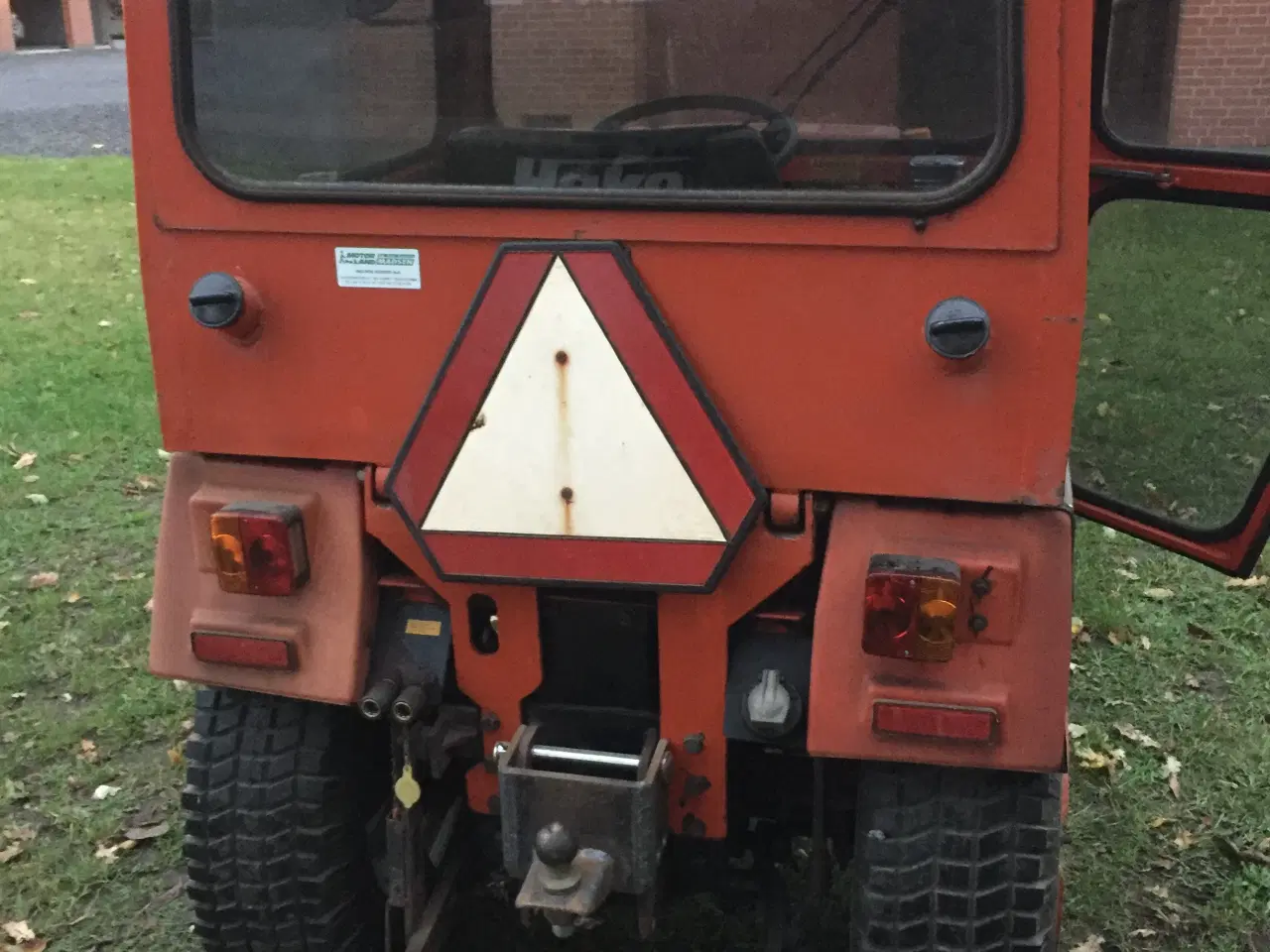 Billede 1 - Hako traktor med fejekost