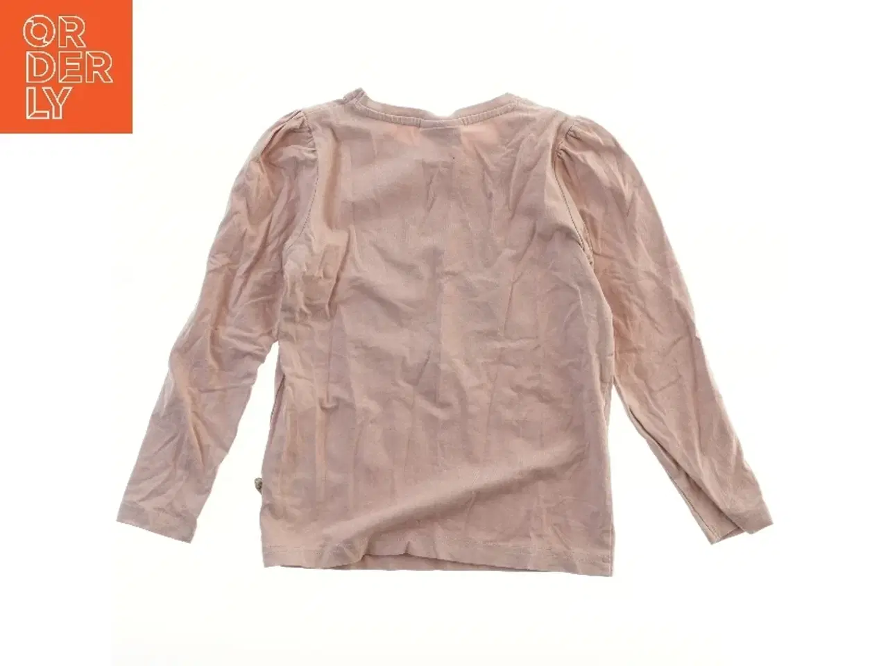 Billede 2 - Langærmet lyserød bluse med print fra Pomp de Lux (str. 110)