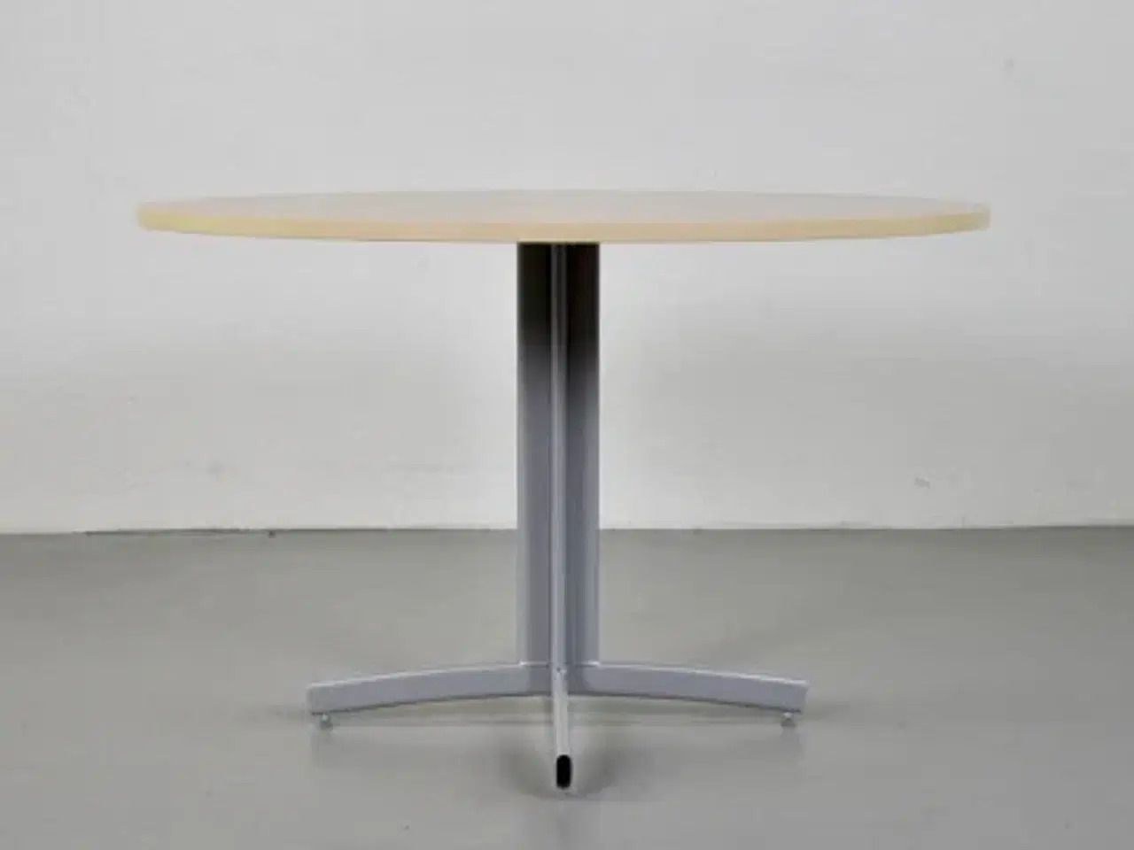 Billede 2 - Cafebord i birk, med grå stel