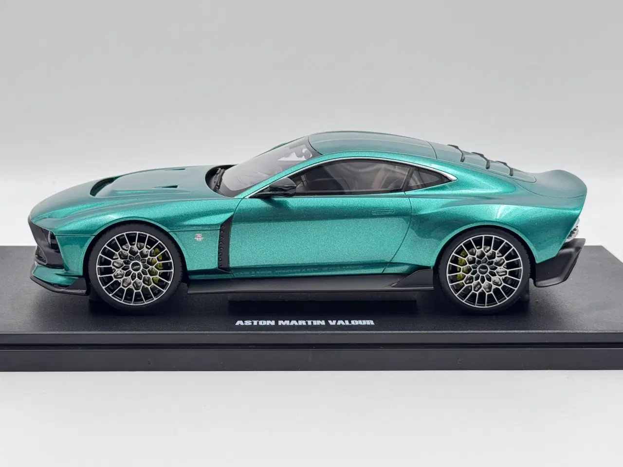 Billede 2 - 2023 Aston Martin Valour Limited Edition - 1:18