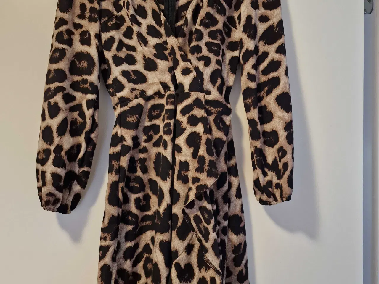 Billede 12 - Kjoler, nederdel og bluser sælges