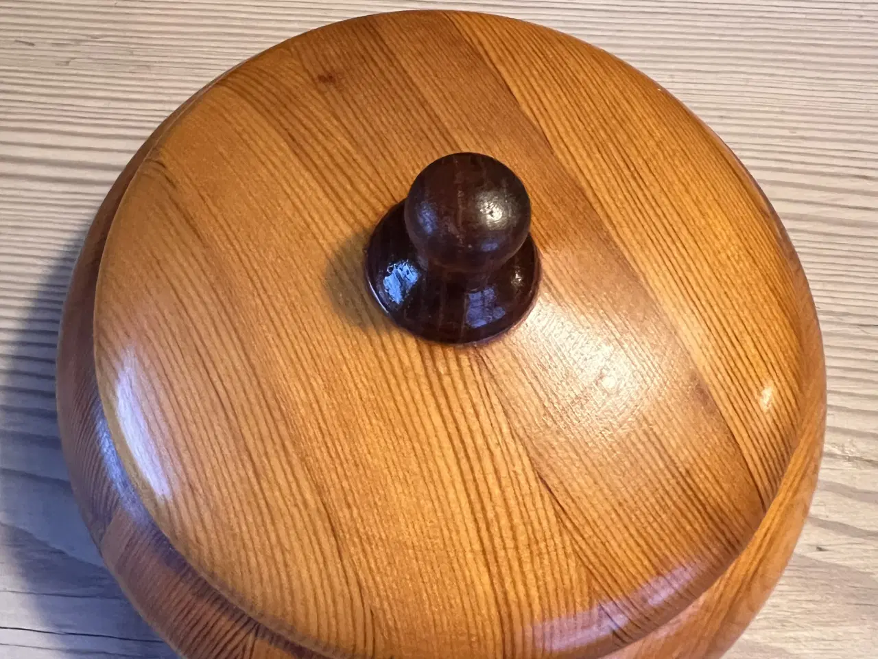 Billede 5 - Charmerende lågkrukke i lakeret træ 