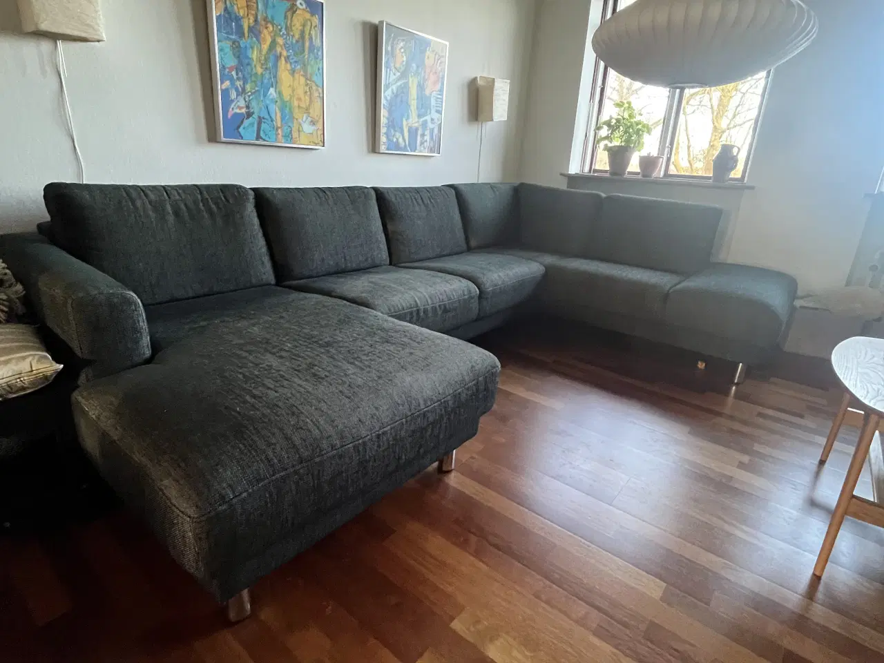 Billede 2 - Hjørnesofa med chaiselong og puf 