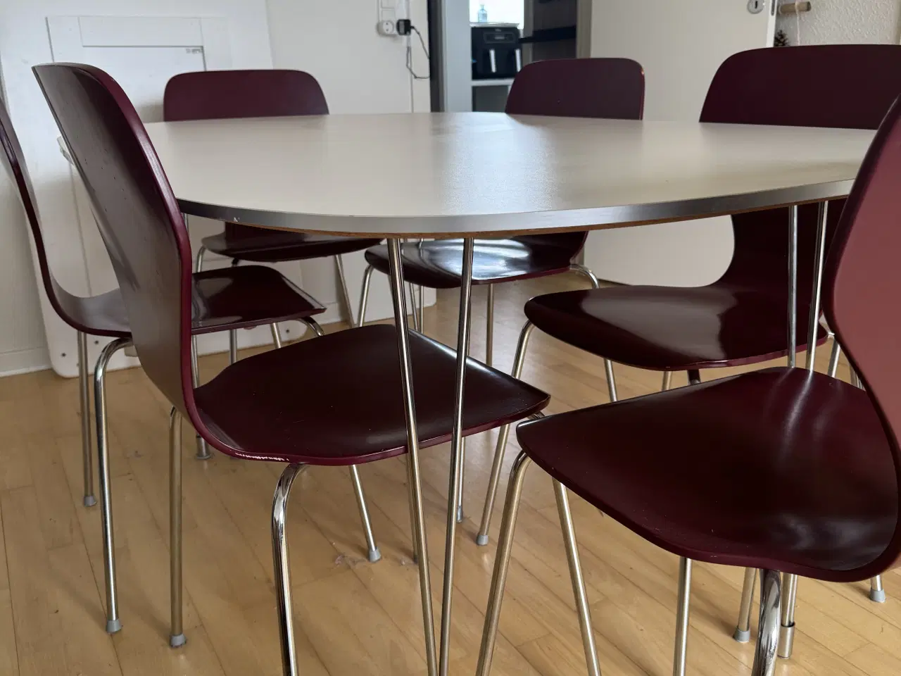 Billede 2 - Spisebord m. 6 stole