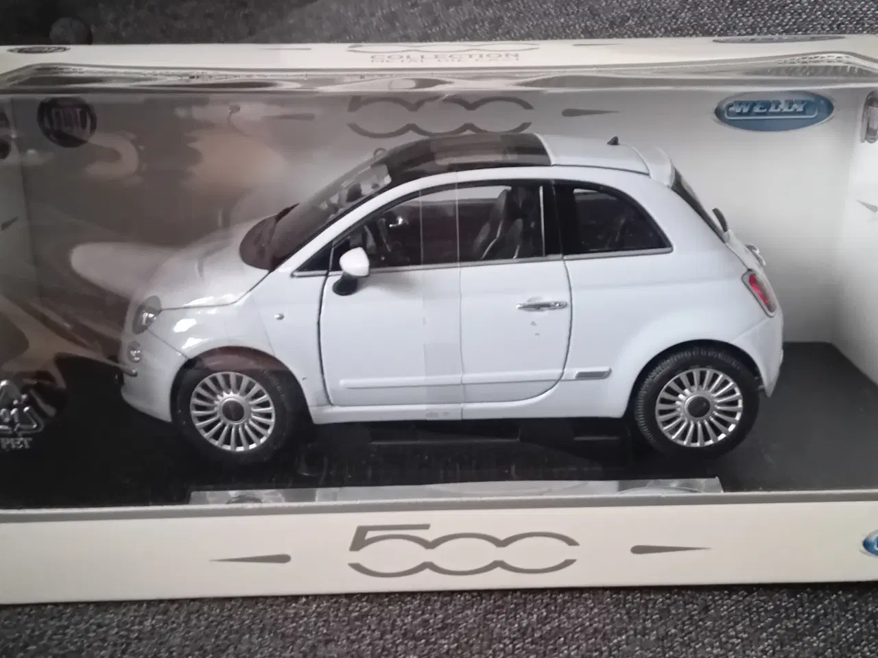 Billede 1 - Modelbil Fiat 500 2007 1:18 Ny