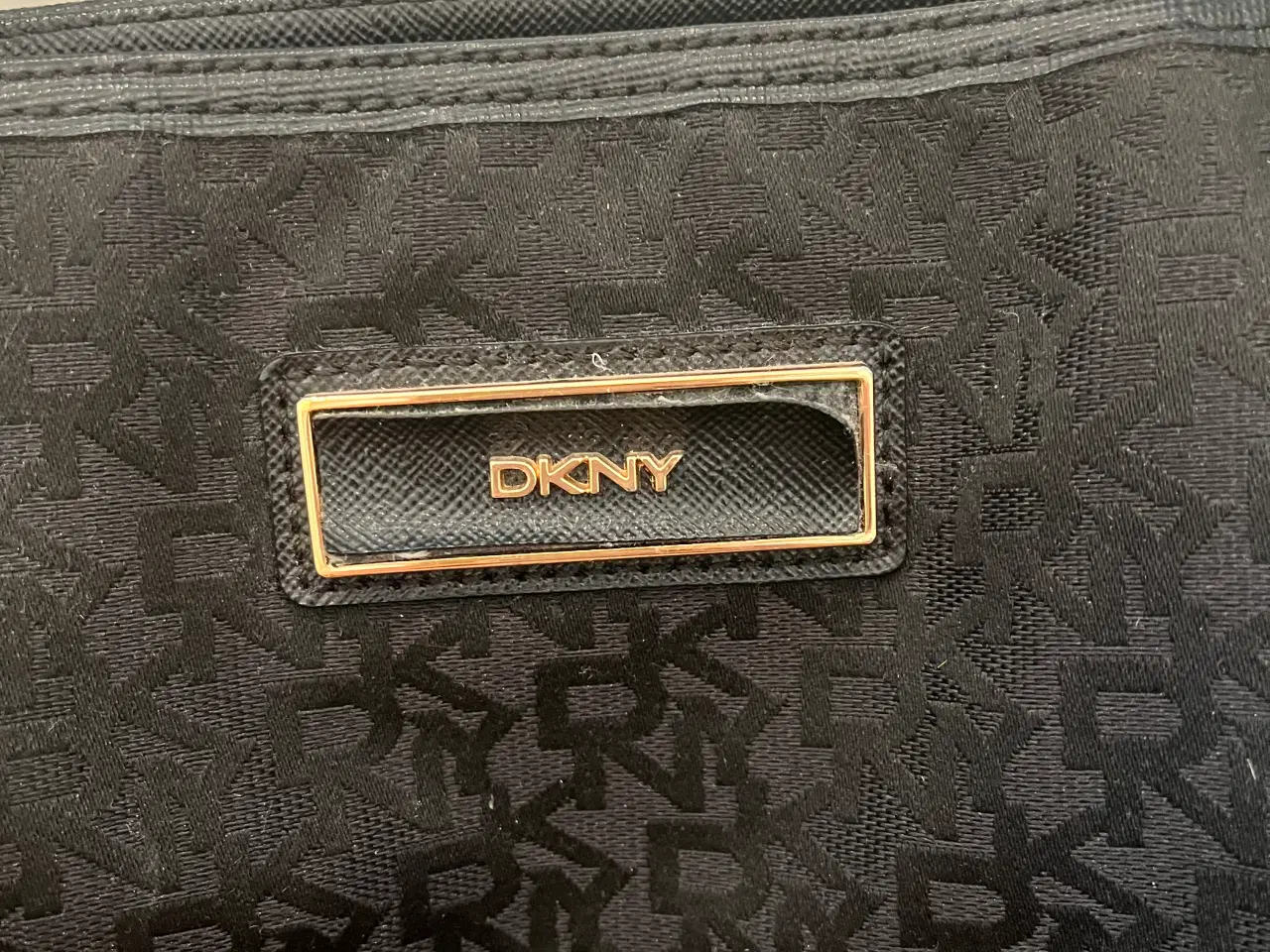 Billede 6 - DKNY sort skuldertaske