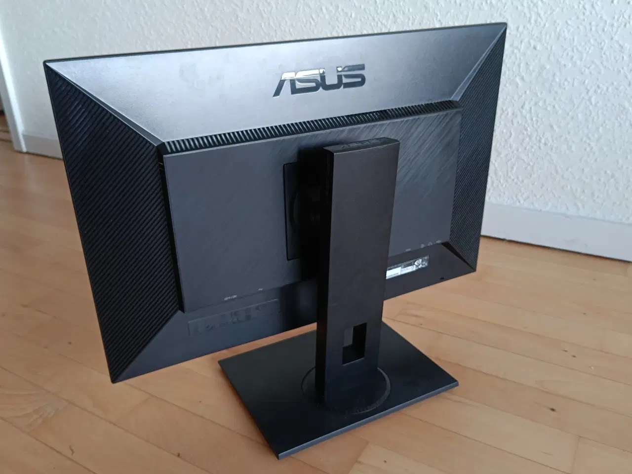 Billede 2 - ASUS skærm 24'' fra 2018-19 i flot stand