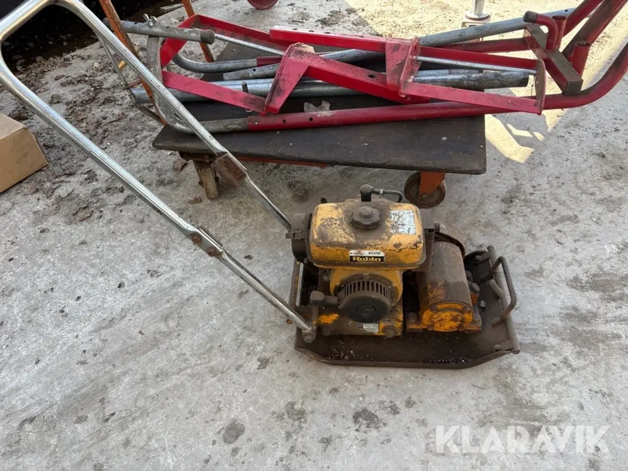 Billede 11 - Blandet lot, pladevibrator,kompressor,Løftevogn, hævesænke vogn.