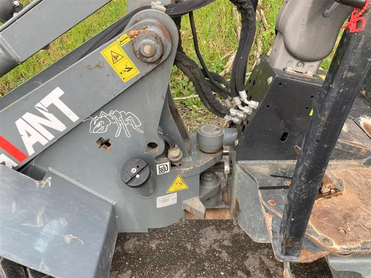 Billede 15 - Giant 452 T HD, Minilæsser. Skovl og Pallegafler