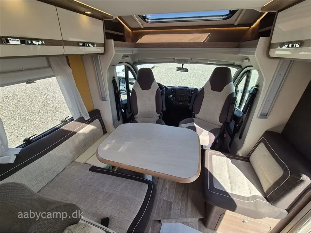 Billede 8 - 2016 - Dethleffs Trend T 7057 EB   Autocamper med anhængertræk. batteri. markise. clesana toilet. thetford ovn.cykelstativ.