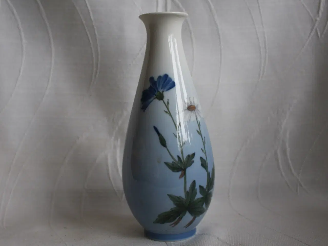 Billede 1 - Vase med blå og hvid blomst, RC