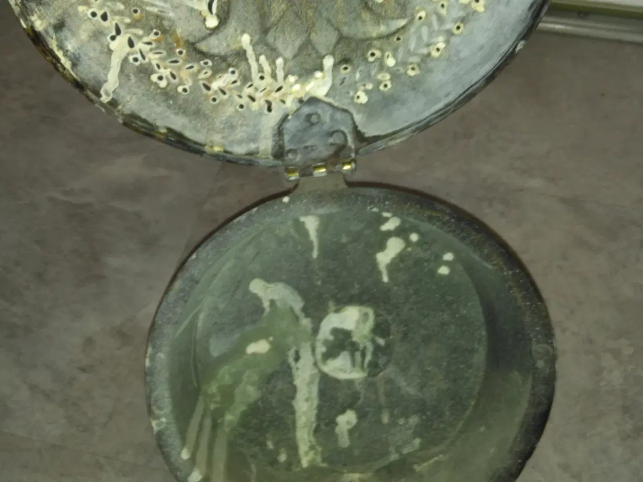 Billede 2 - Antik varmebækken med udsmykket messing låg.