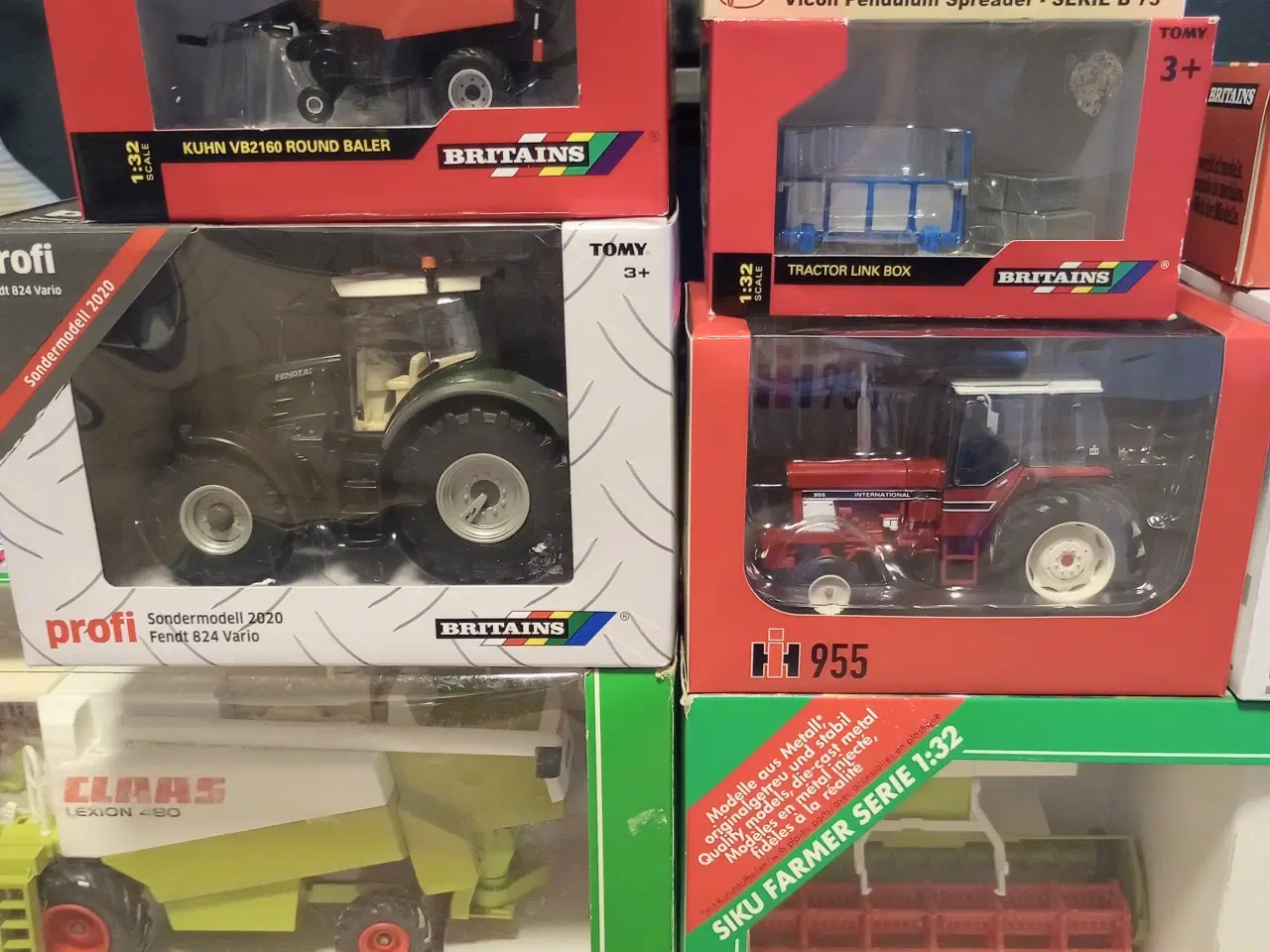 Billede 2 - Model traktor , mejetærsker, redskaber.