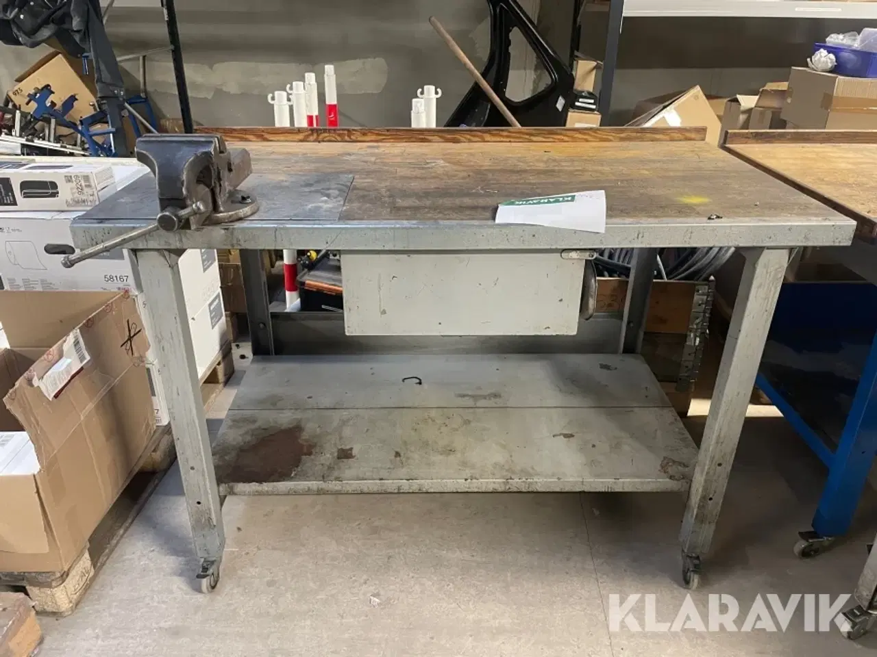 Billede 2 - Arbejdsbord på hjul med skruestik