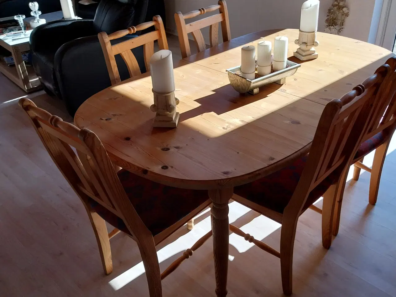 Billede 2 - Spisebord med 5 stole 