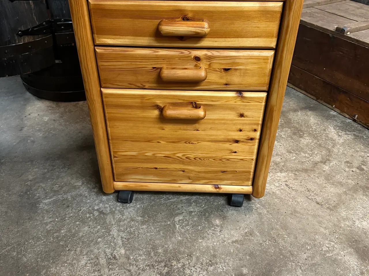 Billede 2 - Kommode i massiv fyrtræ