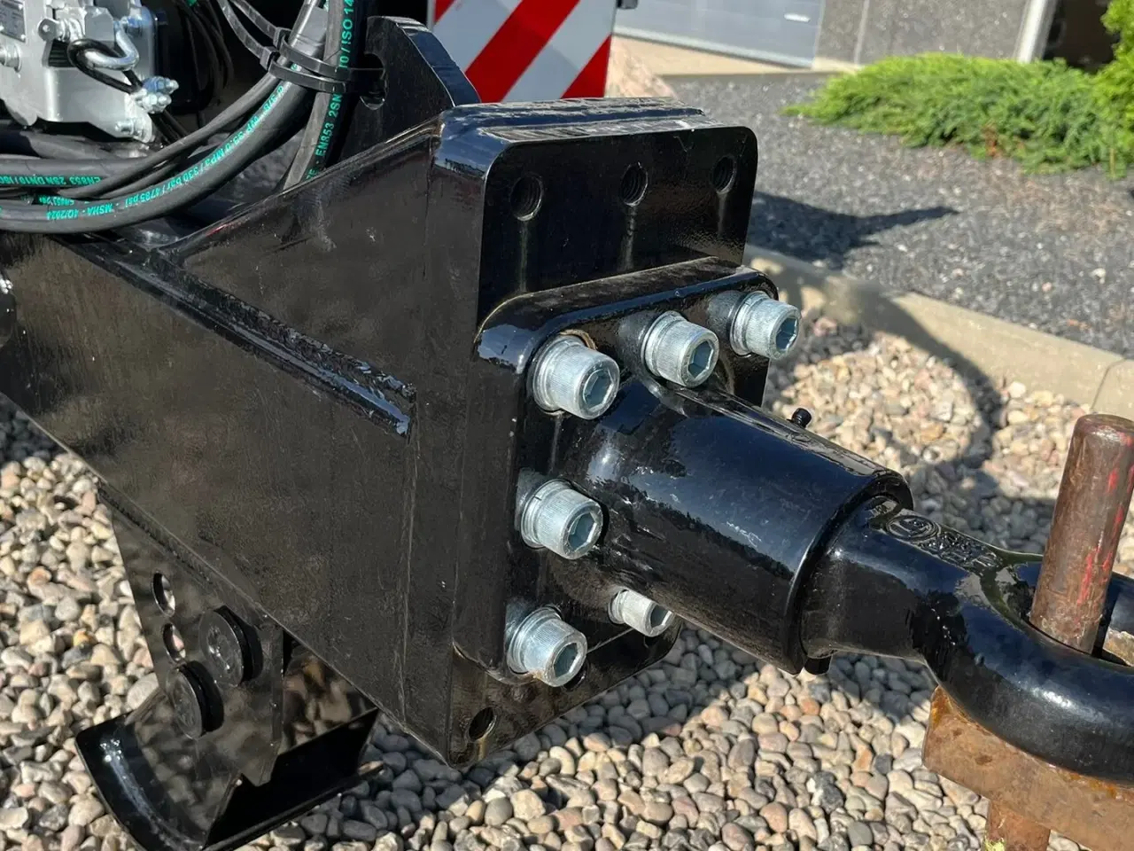 Billede 23 - Tyrone 33TLL LANG MODEL med kombi bremser, både luft og hydrauliske bremser. Affjedret træk og affjedret aksler. Med hydrauliske ramper og værktøjskasse