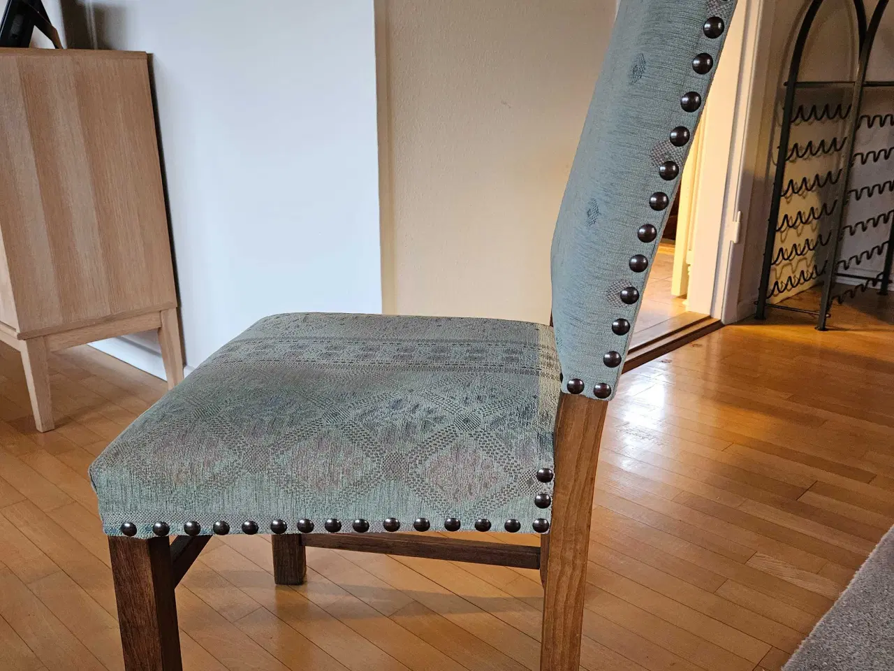 Billede 4 - Antikt spisebord og stole i massiv eg