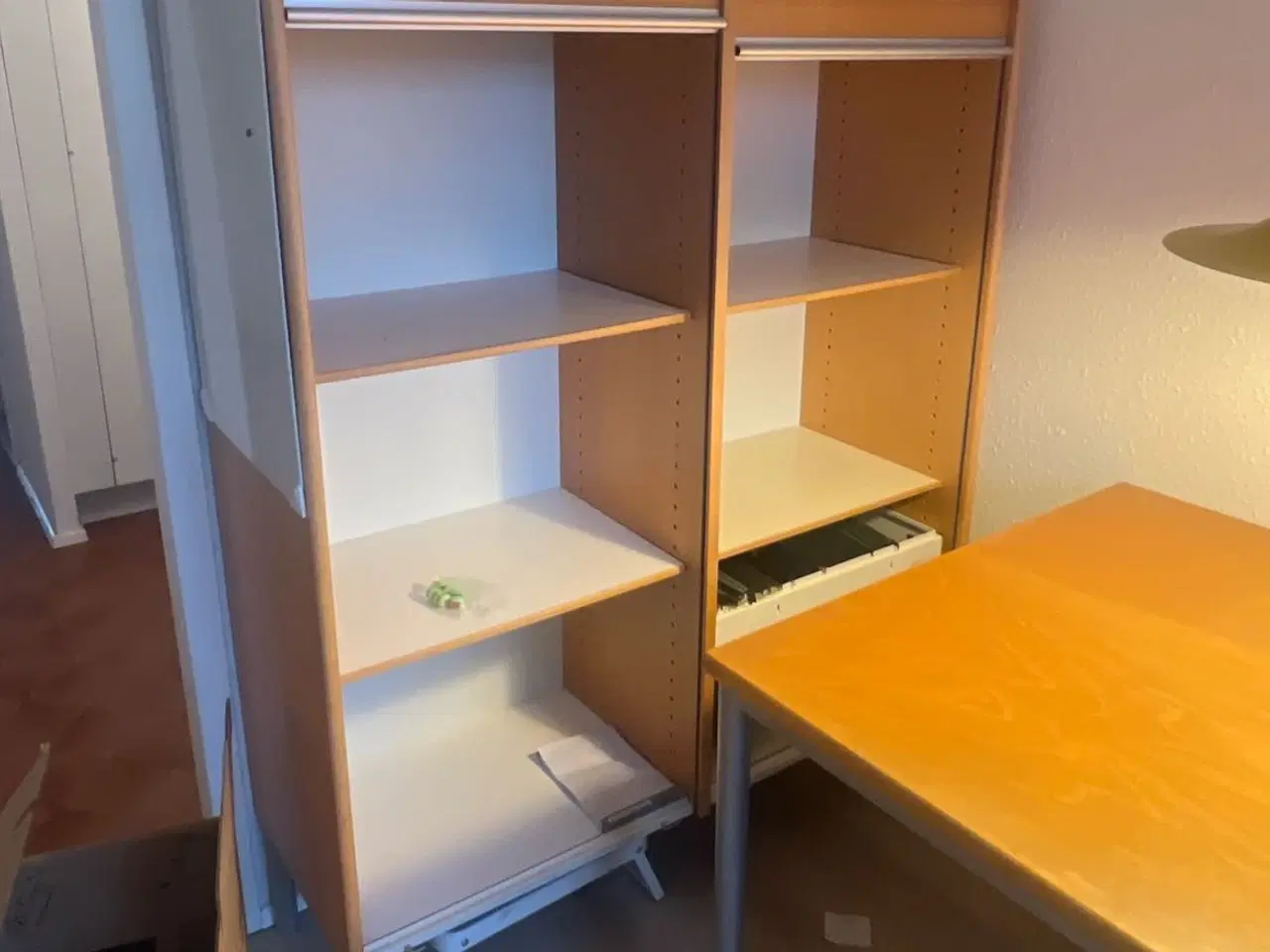 Billede 1 - Fint brugbart Jalousiskab