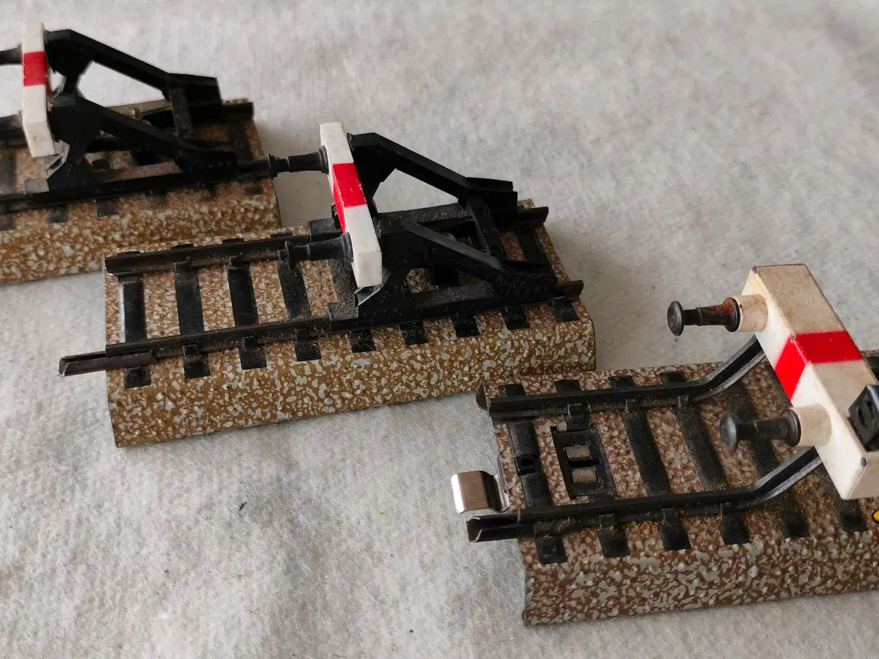 Billede 2 - Märklin M Stopbomme 1 stopbom med lys 2 stopbomme 