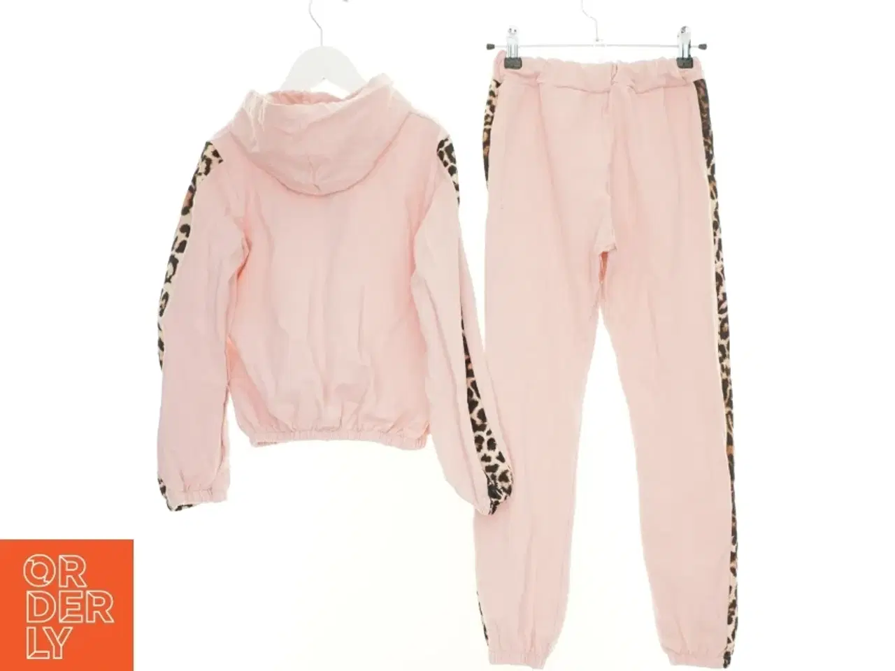 Billede 2 - To delt sæt med sweatpants og sweatshirt (str. 152 cm)