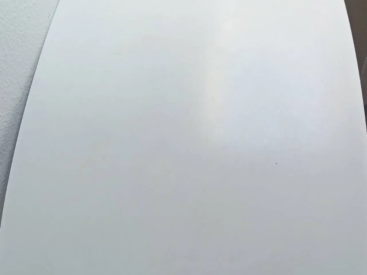Billede 2 - spise-/skrive-bord sælges, hvidt m. metalben