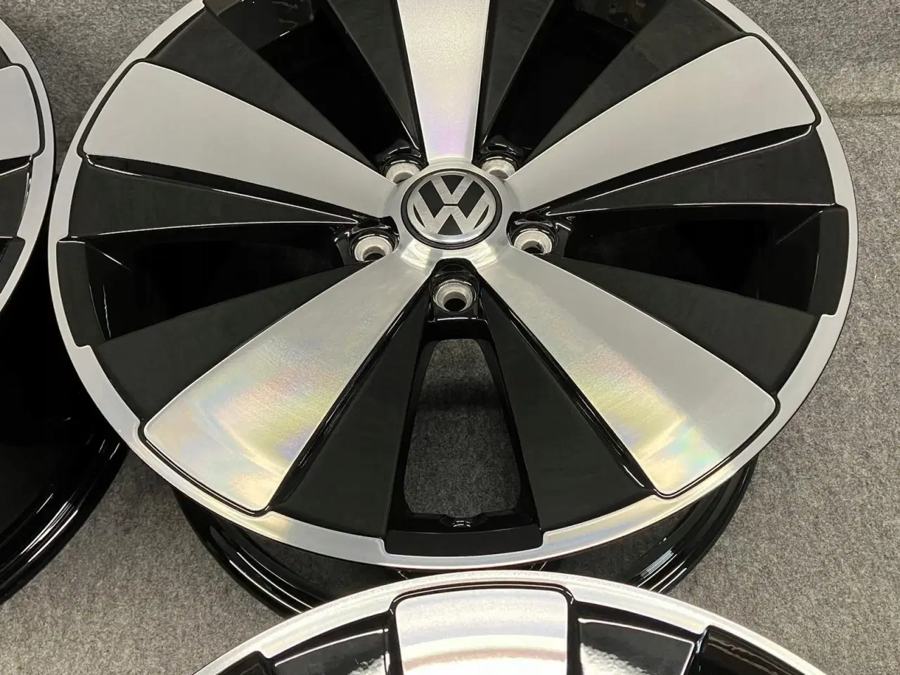 Billede 3 - ALUFÆLGE VW BEETLE 5C0 TWISTER 18"