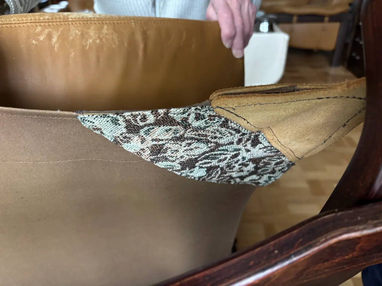 Billede 7 - 2 lænestole i tidsløst læderdesign med patina