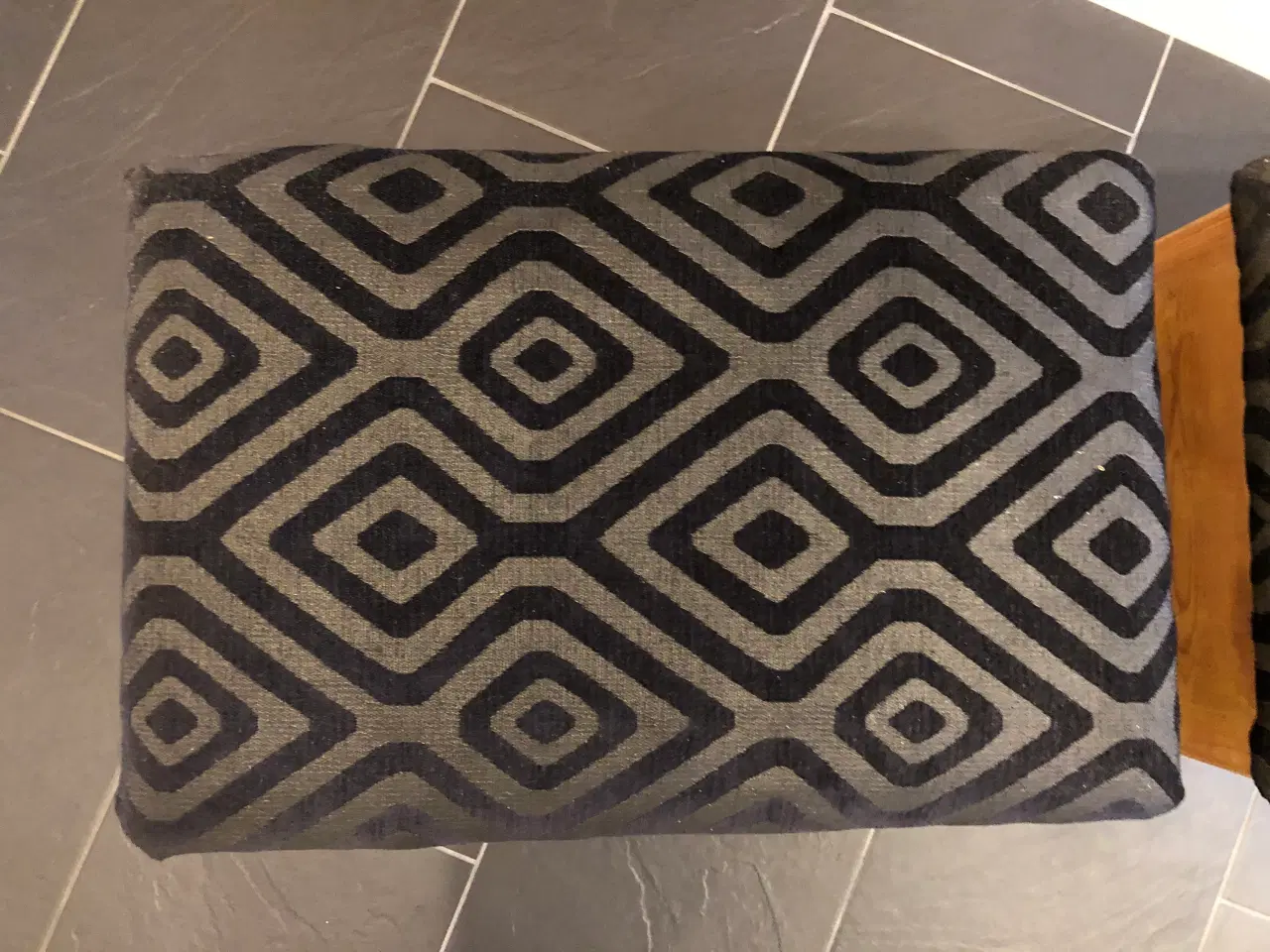 Billede 5 - 2 skamler i fyrretræ med opbevaring