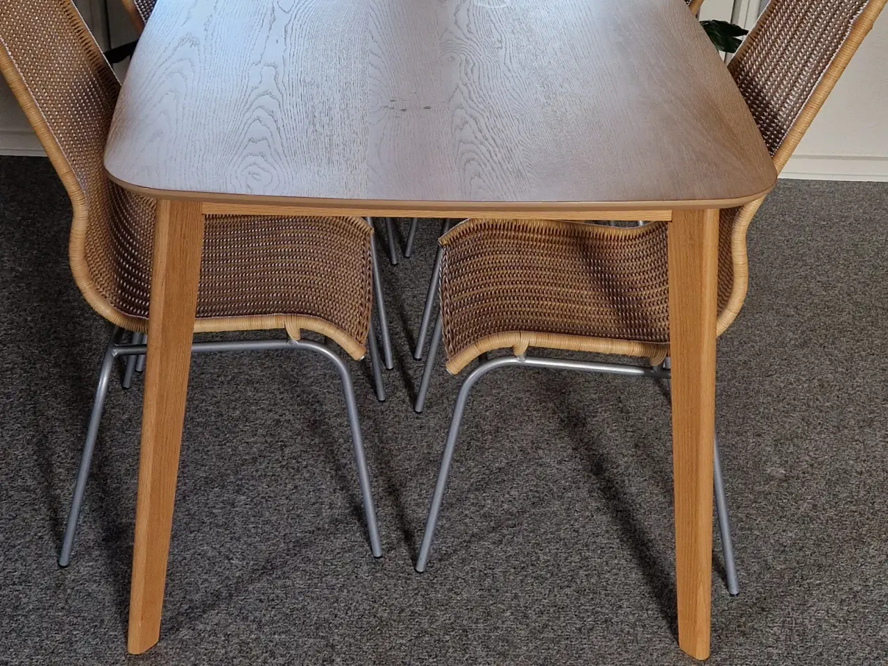 Billede 1 - TILBUD spisebord med 4 stole
